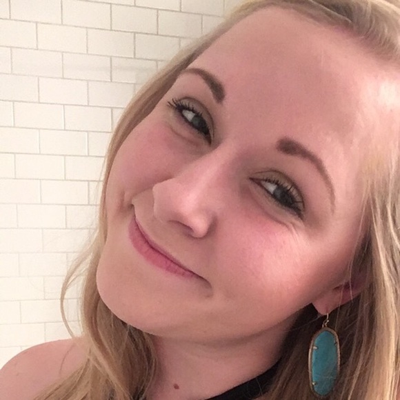 Meet your Posher, Jackie - Picture 3 of 6